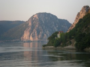 горы  на реке Дунай