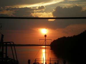 заход солнца на реке Дунай