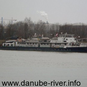 Капитан Мещеряков, владелец УДП, речной буксир- толкач , на реке Дунай, Порт приписки Измаил