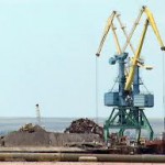 В Евпаторийском морском торговом порту началась перевалка насыпных грузов.